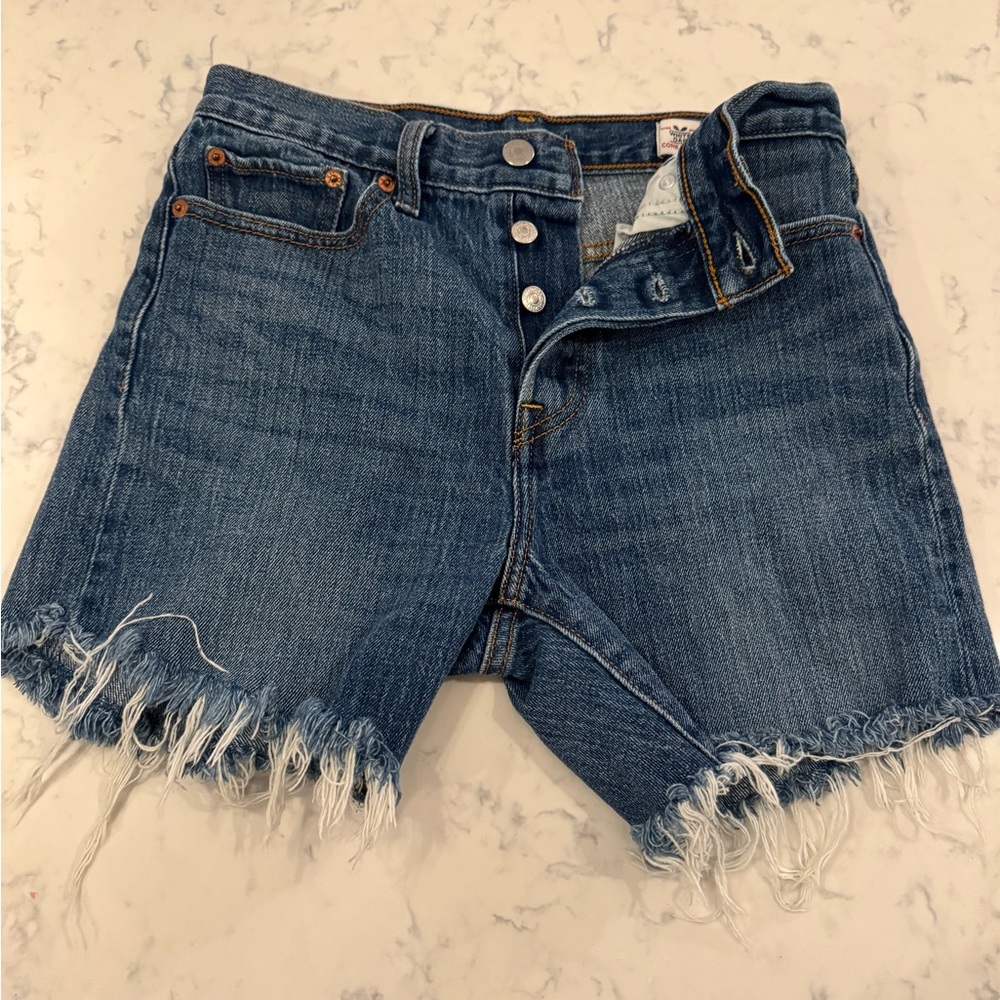 Levi’s White Oak Cone Raw Hem Button Fly Denim Shorts sz 27